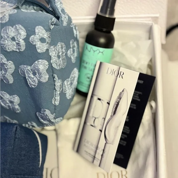 Gift set - dior denim beauty pouch, floral pouch, Dior lash primer, + more - Picture 5 of 5